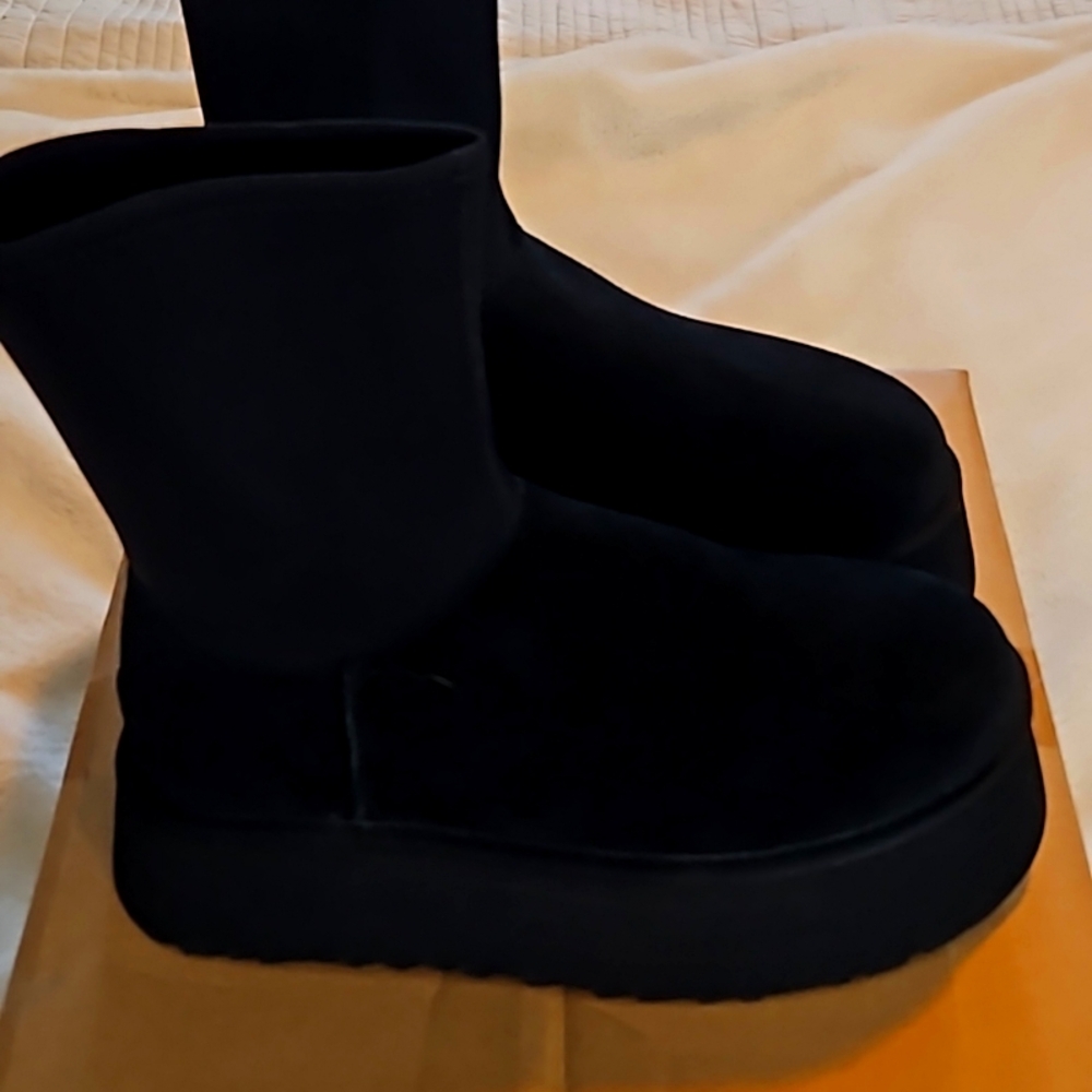 Boots - Picture 2 of 10